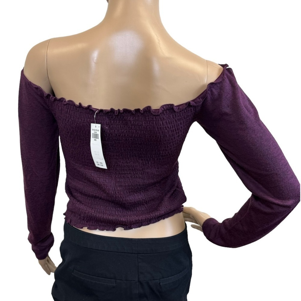 Hollister size large long sleeve size Large of shoulder - Picture 2 of 7